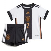 Koszulka piłkarska Niemcy Antonio Rudiger #2 Strój Domowy dla dzieci MŚ 2022 tanio Krótki Rękaw (+ Krótkie spodenki)